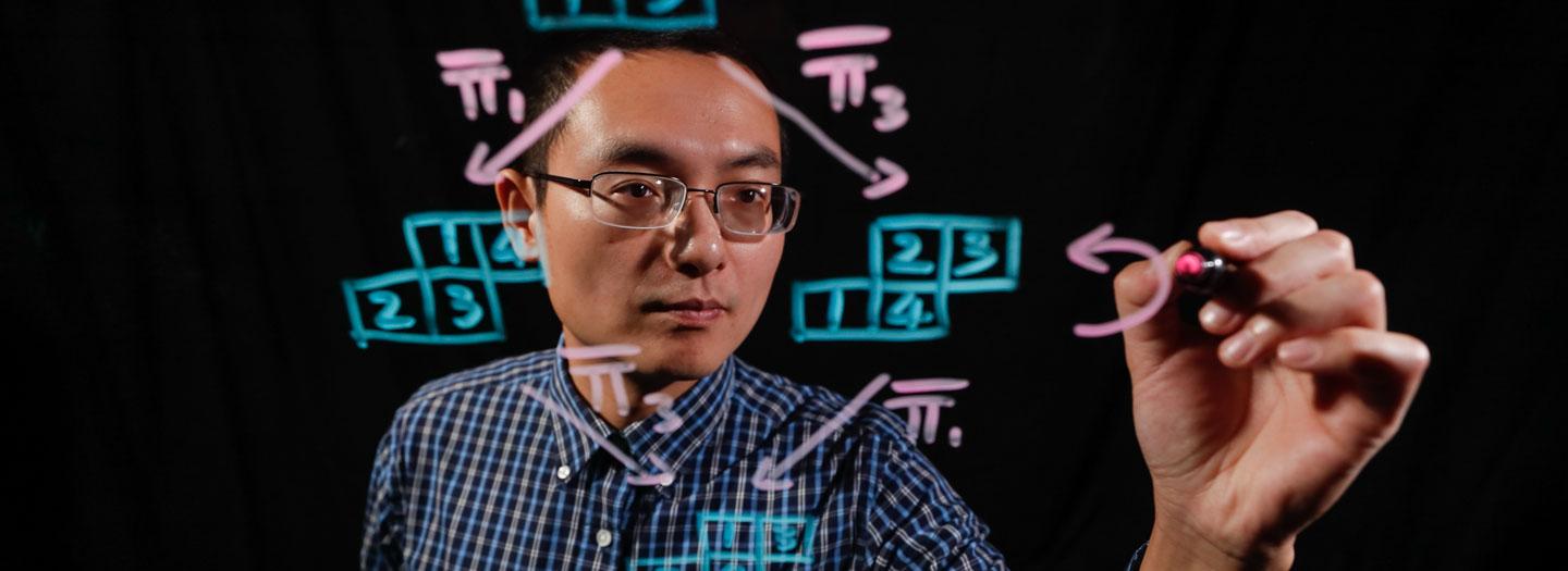 体育菠菜大平台 Mathematics professor Jia Huang